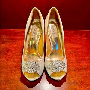 Badgley Mischka satin off white peep toe pump